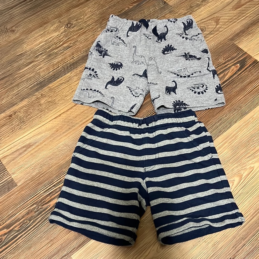 2 pair boys shorts 4T